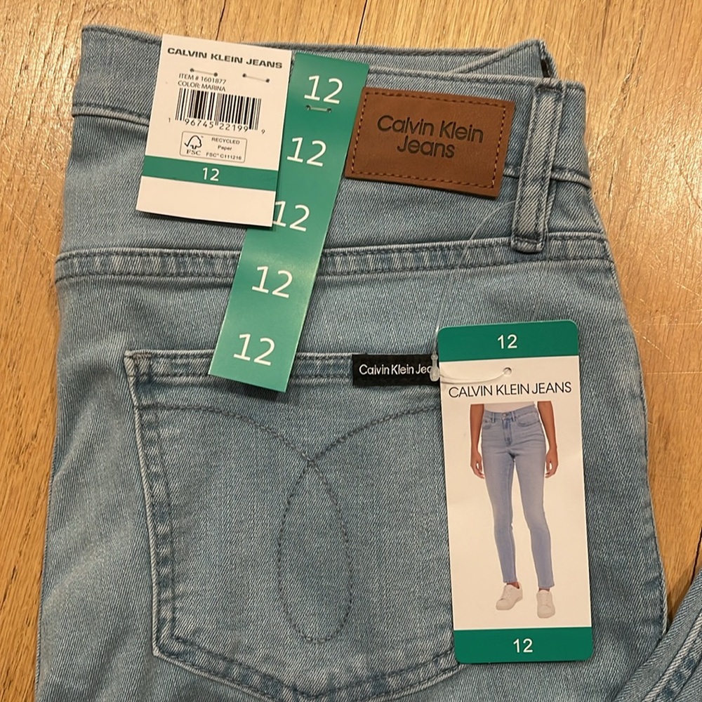Calvin Klein Jeans - Picture 2 of 11